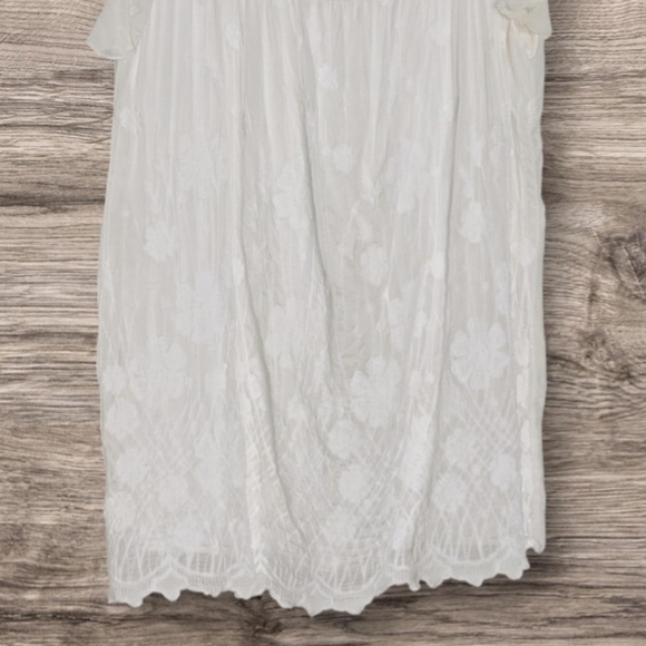 Women's (Medium) White Lightweight Embroidered Boho Lined Sleeveless Blouse - Picture 3 of 16